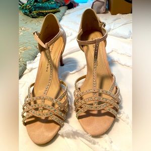 Woman’s dress heels in Soft blush color. Size 8:5